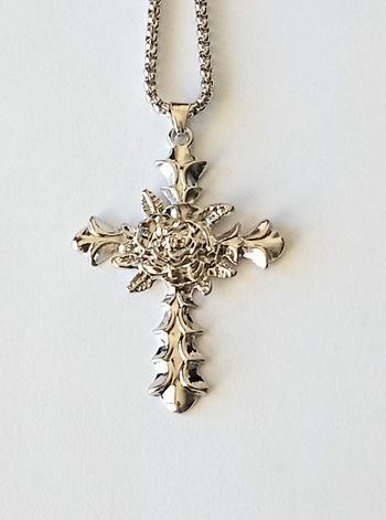 Chaîne + pendentif religieux