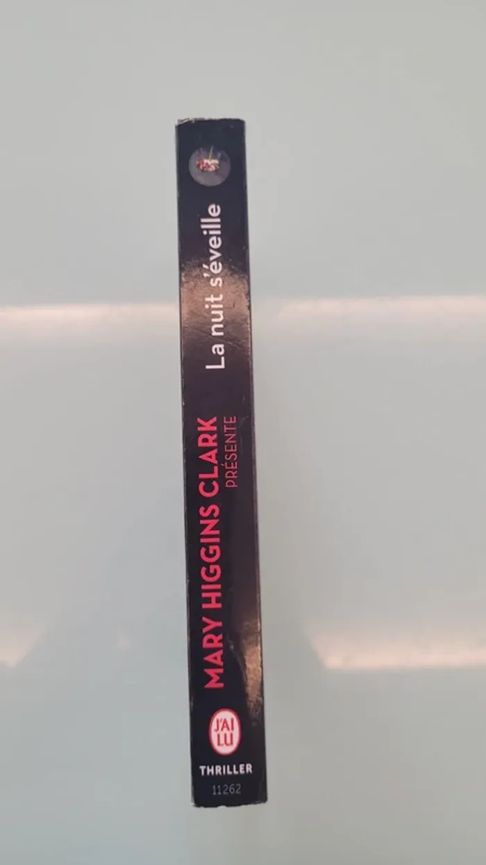 Recueil 10 nouvelles "La nuit s'éveille" de Mary Higgins Clark - photo numéro 3