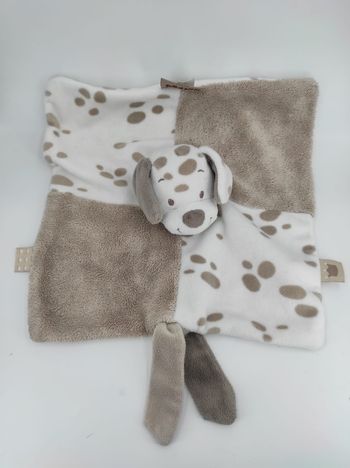 Doudou Plat Chien Beige et Blanc Nattou