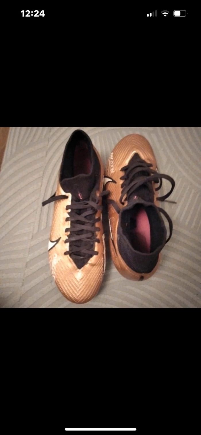 Crampons Nike dorés 36 - photo numéro 3