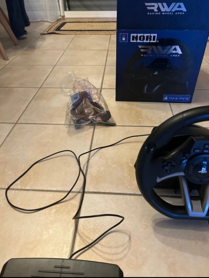Volant Simulateur PS3-PS4 Hori(comme neuf ) - photo numéro 5
