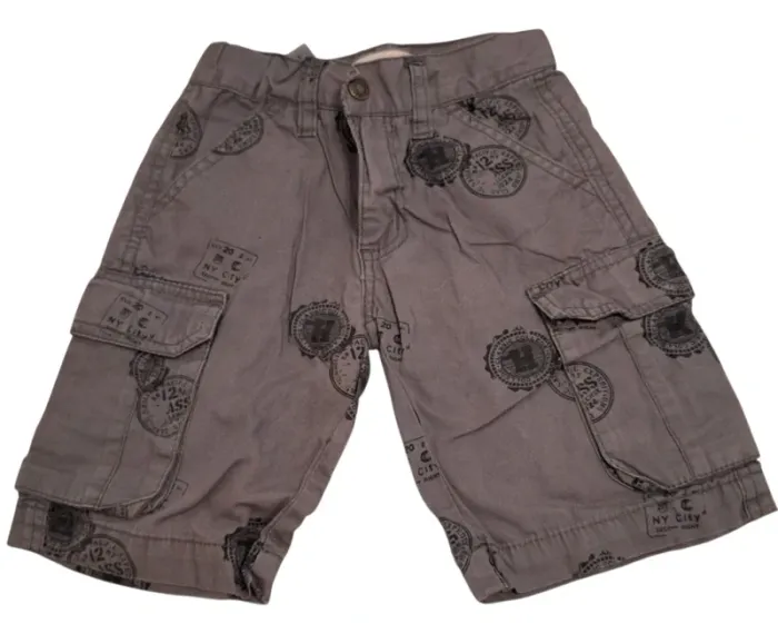 Bermuda taille 4 ans en très bon état "pick ouic"