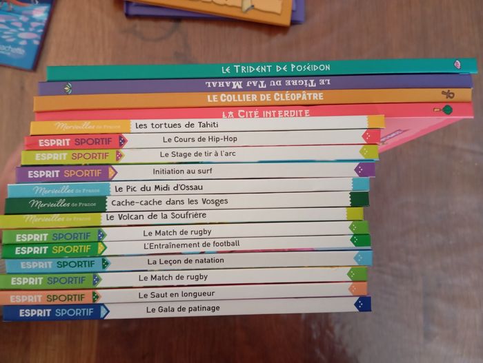 Livres McDo neuf dont 4 super club des mini aventuriers, à l'unité