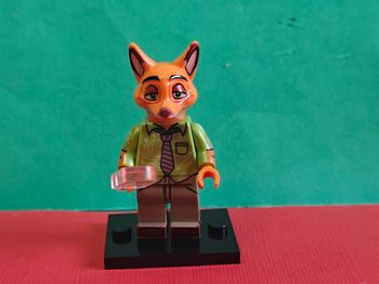 Nick Wilde Zootopie 2 + socle - Figurine Compatible Lego