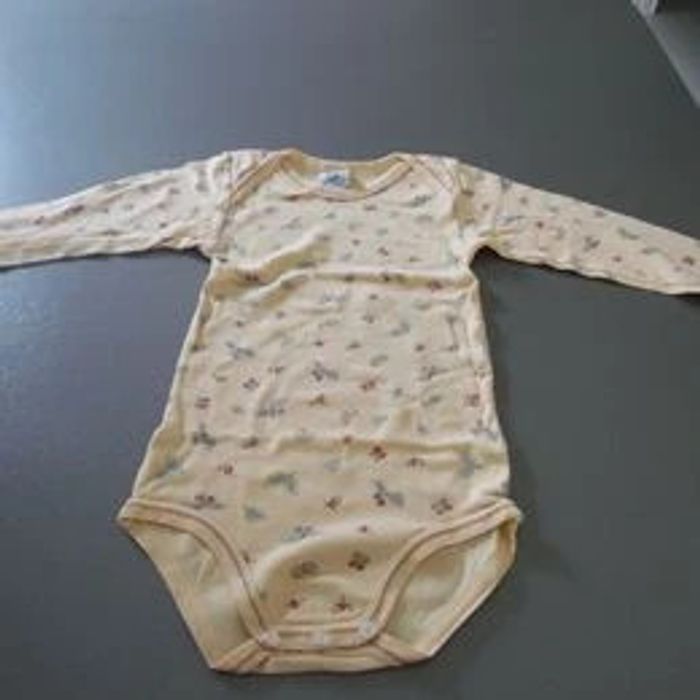 Lot de 3 Babygros et 5 Boddys 24 mois - photo numéro 5