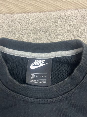 pull nike noir taille XS 