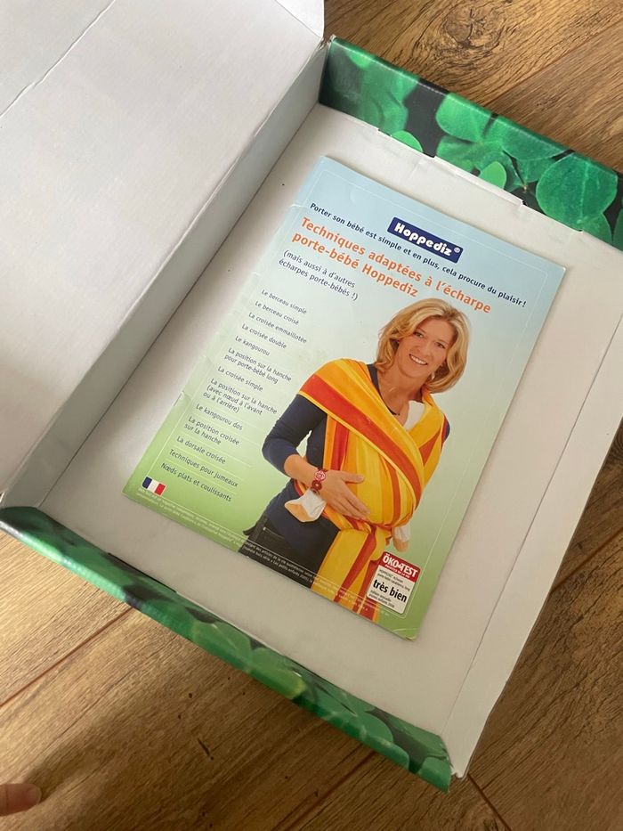 Écharpe de portage et fascicule - photo numéro 2