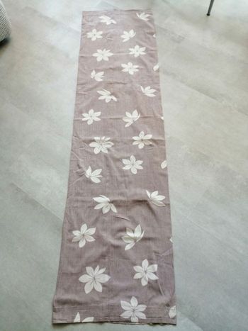 taie de traversin beige et blanche