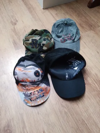 Lot de 4 casquettes enfants