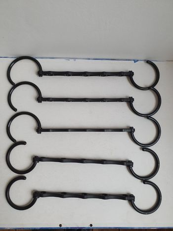 Lot de 5 cintres 5 trous