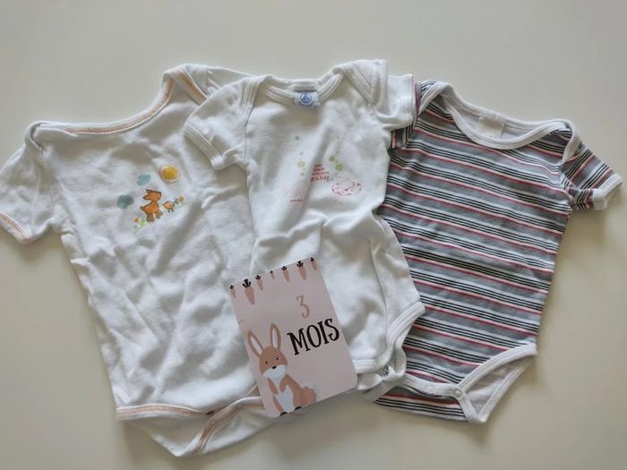 Lot de 3 bodys taille 3 mois