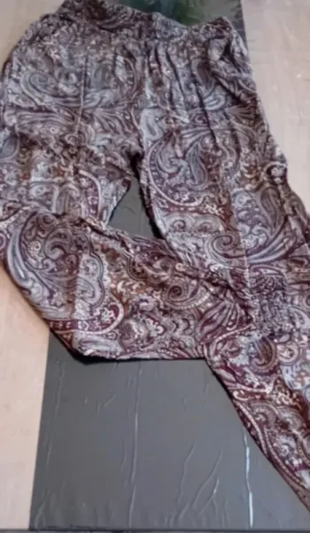 Superbe pantalon marron léger et fluide en très bon état