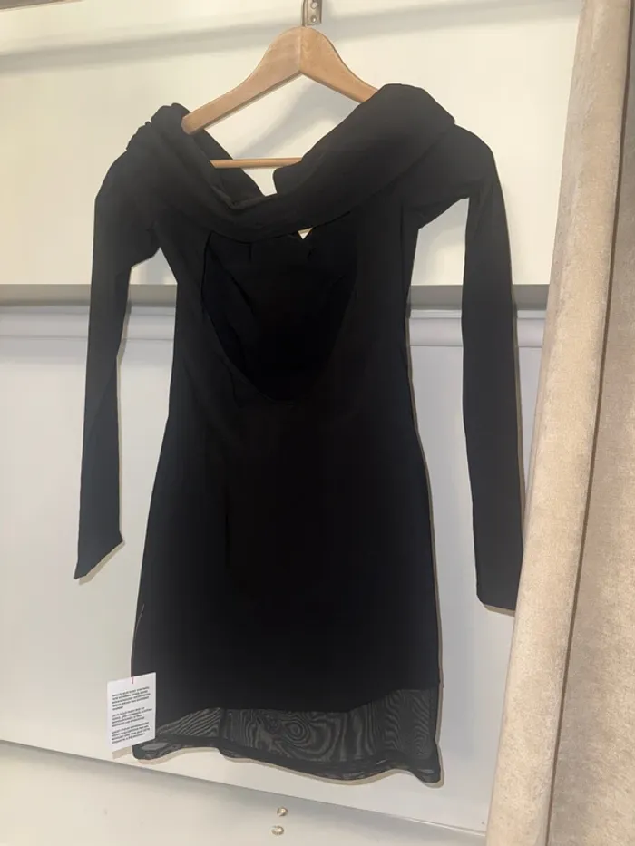 Off the shoulder women’s long sleeve black dress size small - photo numéro 3