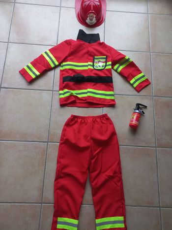 Un déguisement de pompier taille 4-6 ans 
