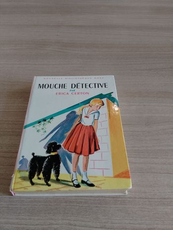 Mouche détective, bibliothèque rose