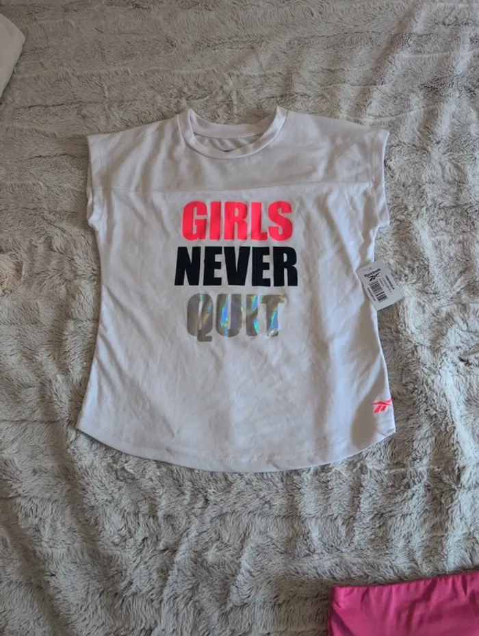 T-shirt fille. 8 ans. Reebok. Neuf