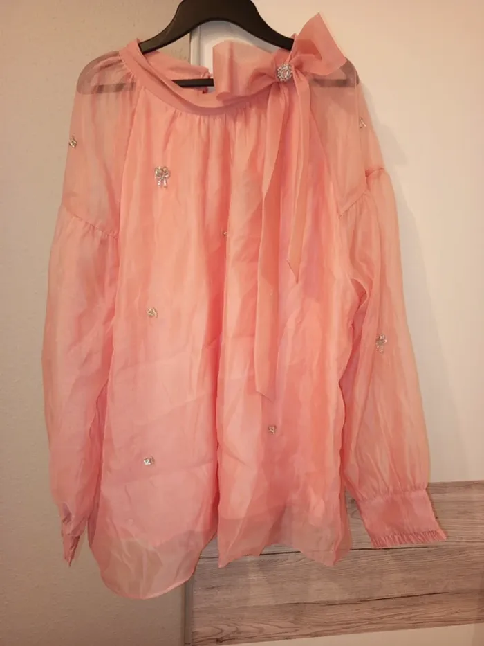 Magnifique top manches longues avec noeud et strass taille XL neuf
