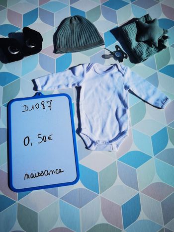D1087 - body garçon naissance