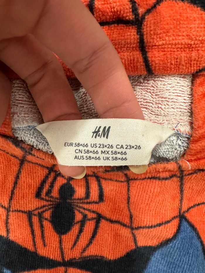 Poncho de bain Spider-Man H&M Marvel T.2-6 ans très bon état - photo numéro 2