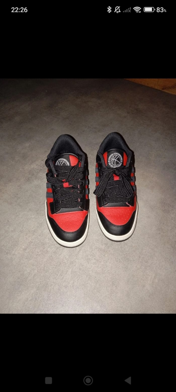 basket adidas noir et rouge T 37.1/3