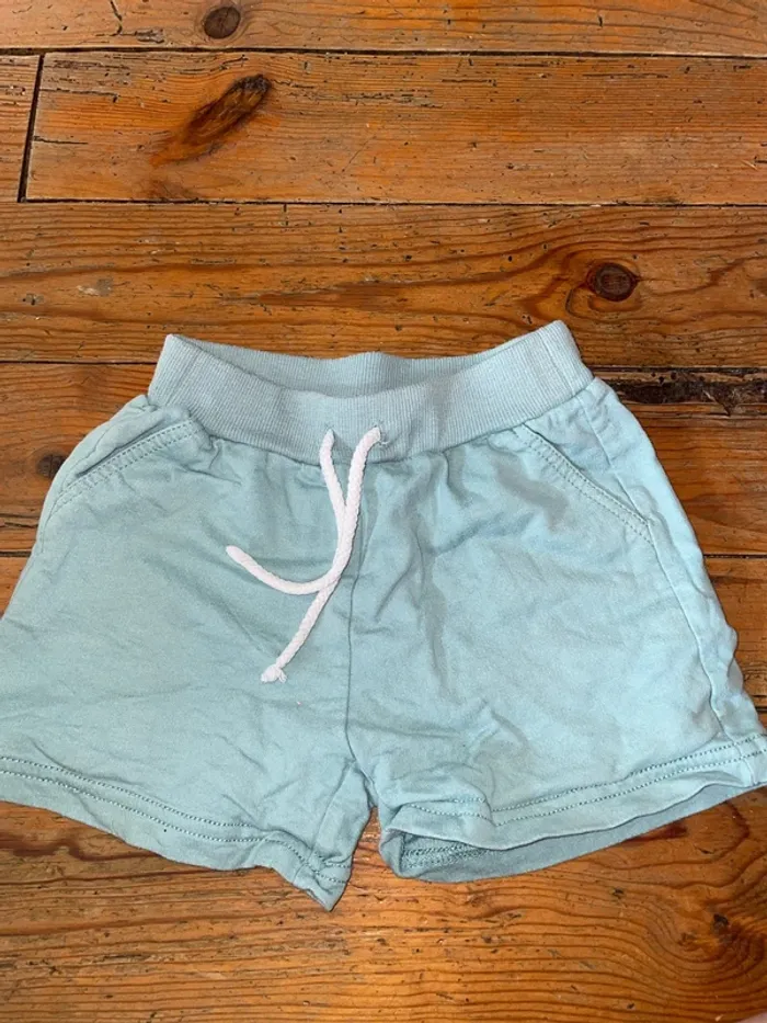Short 3 ans