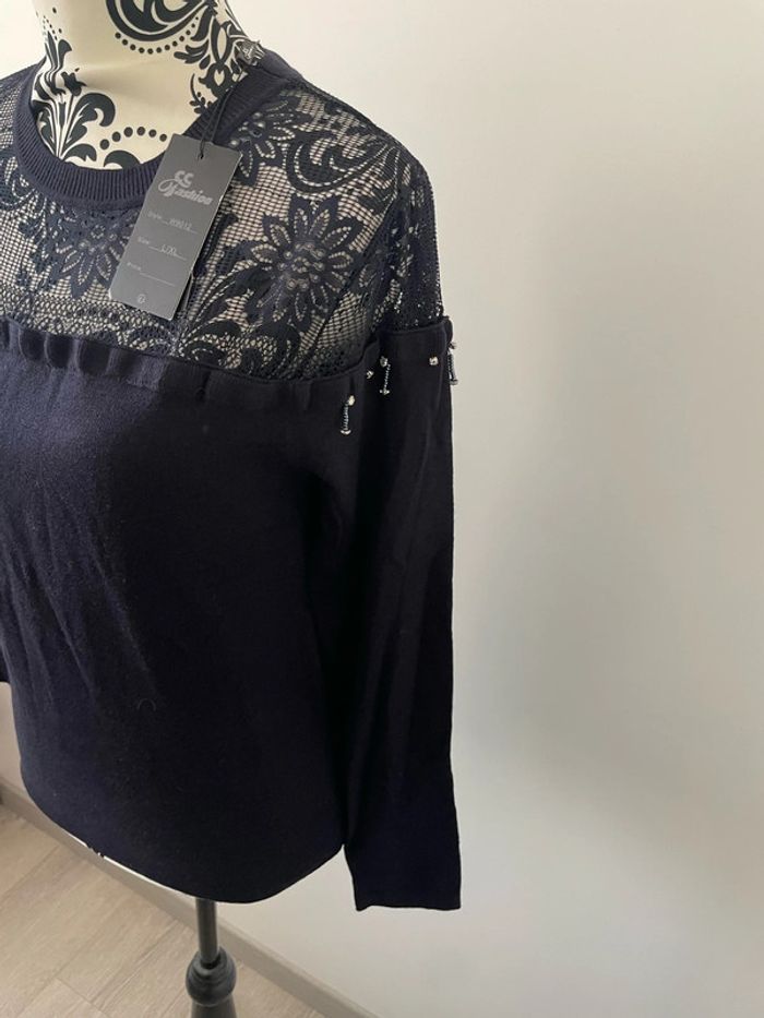 Pull manche longue bleu marine chaîne strass manche dentelle col neuf CC Fashion taille S/M - photo numéro 3