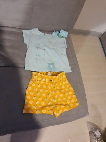 Ensemble Obaïbi t-shirt et short taille 12 mois neuf avec étiquettes