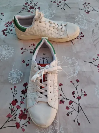 Belle paire de Baskets blanches avec détails pailletés - T39 - Active Fashion