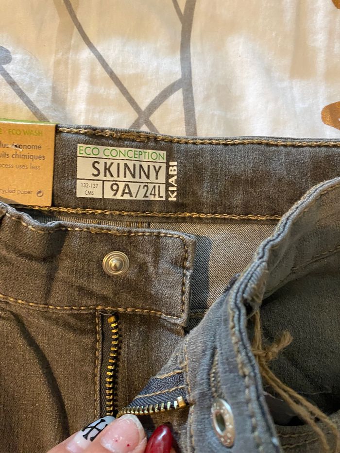 Jeans noir gris à pression kiabi skinny 9 ans NEUF - photo numéro 3