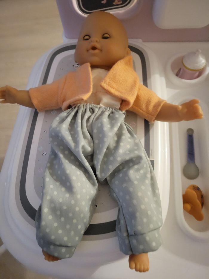 Table de docteur smoby avec 1 poupée corolle - photo numéro 2