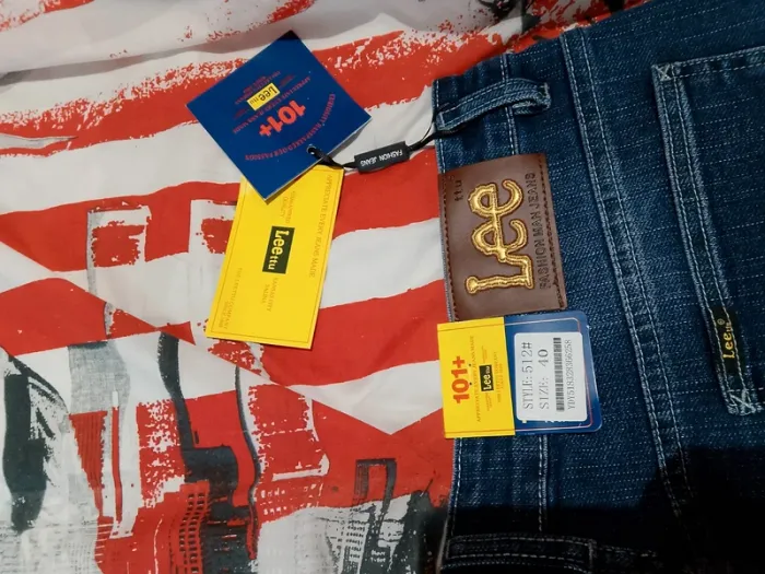 Jean LEE neuf baggy taille 40 mais 44 taille UE - photo numéro 3