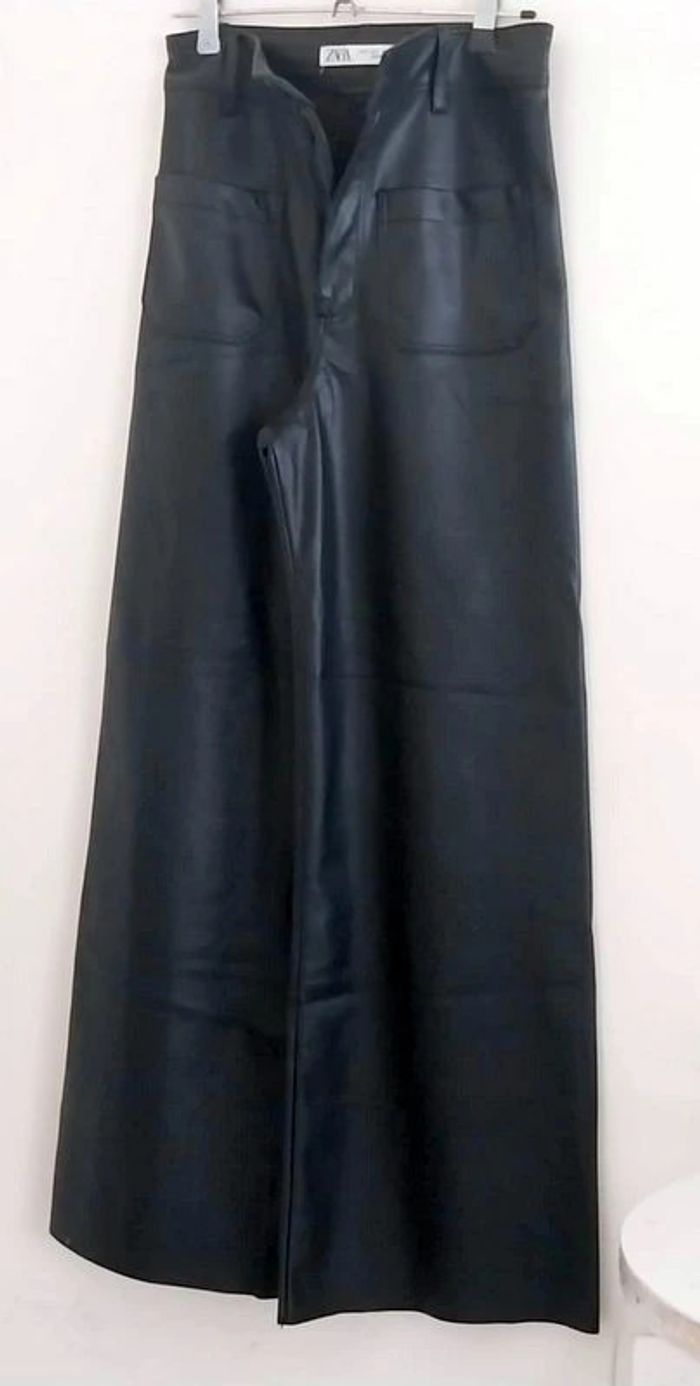 Pantalon large simili cuir zara