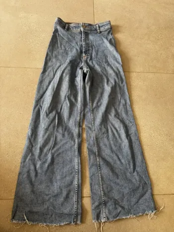 Jean bleu Zara, taille 34, très bon état, 34x100cm