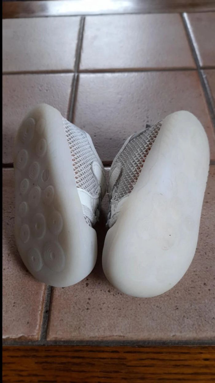 Baskets légères et souples Pointure 21 - photo numéro 3