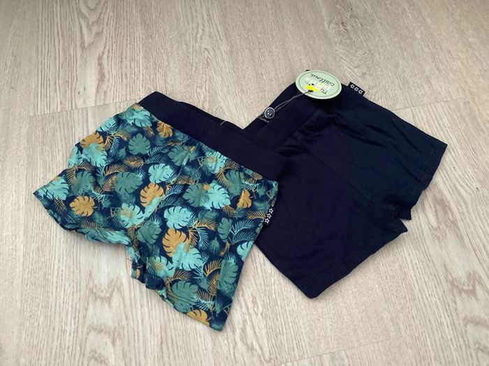 Lot de deux shorts mes petits cailloux, taille 12 mois, neuf