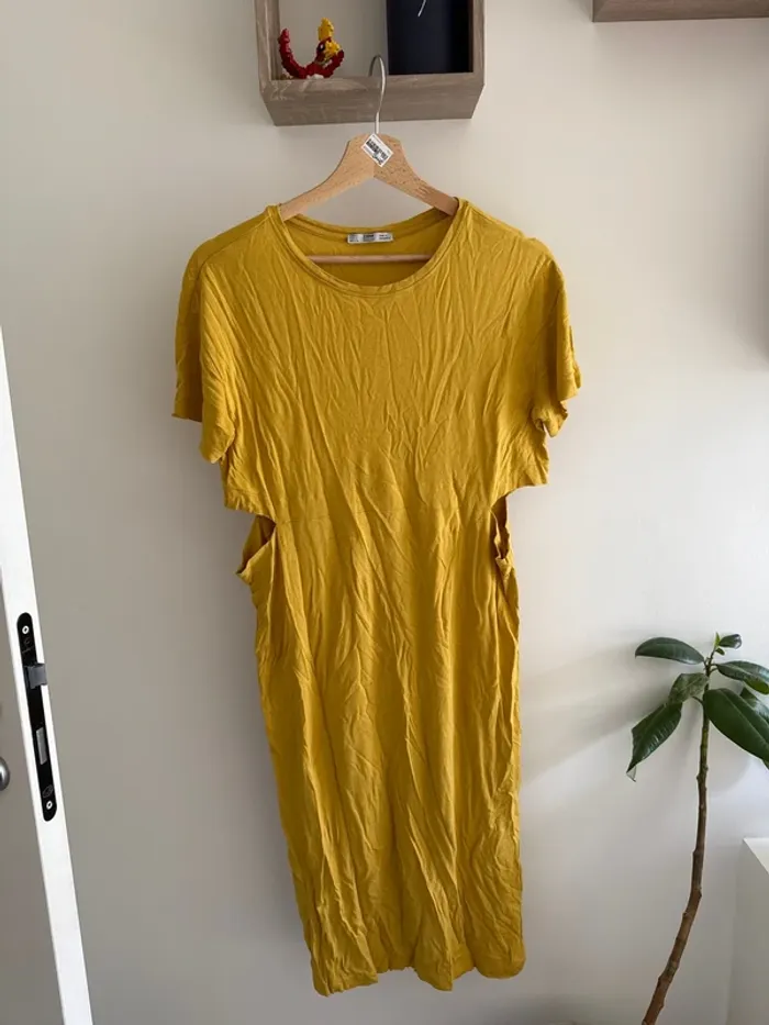 Robe longue ouverte jaune Zara
