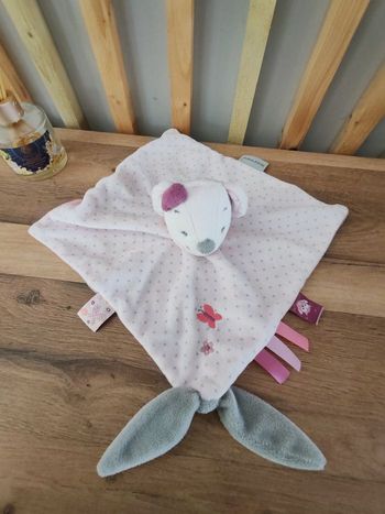 Souris Adèle rose nattou 