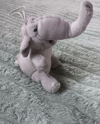 Peluche éléphant macdonald 2006
