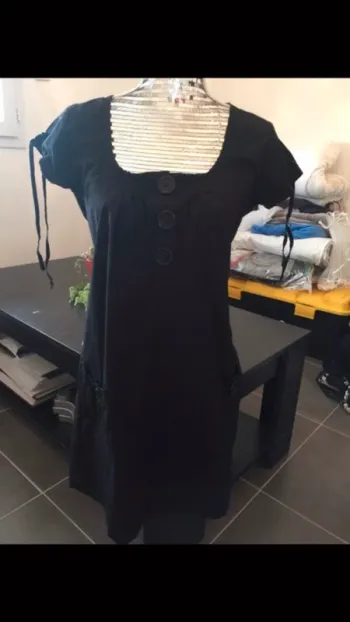 Robe noire ample