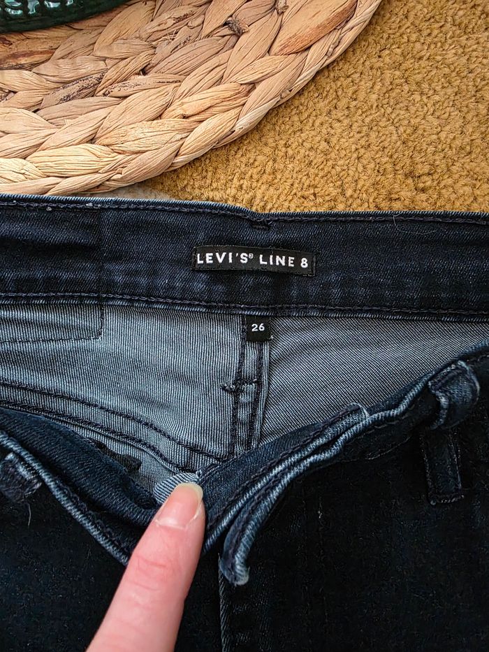 Jean Levi's bleu marine modèle Line8 taille W26L30 - photo numéro 5