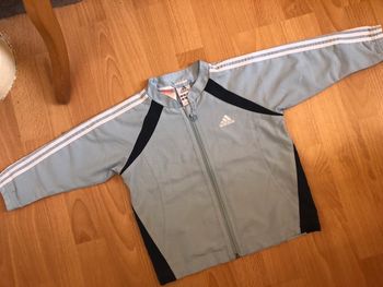 Belle veste de jogging Adidas bleue T. 3 ans TBE