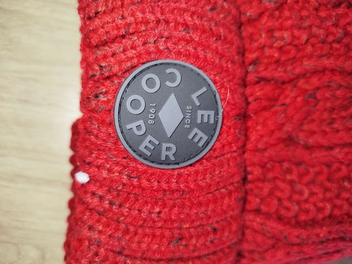 Bonnet avec pompon - photo numéro 2