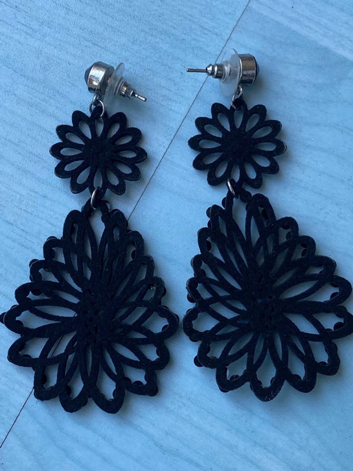 Boucles d’oreilles pendantes feutrine noire avec strass - photo numéro 3