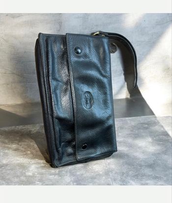 Pochette en cuir pour femme marque longchamp en très bon état