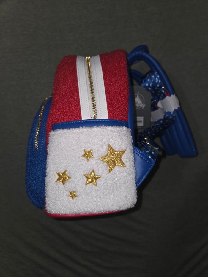 Sac à dos Loungefly Polaire logo Mickey Sorcier Disneyland Paris +1 goodies Disney offert - photo numéro 6