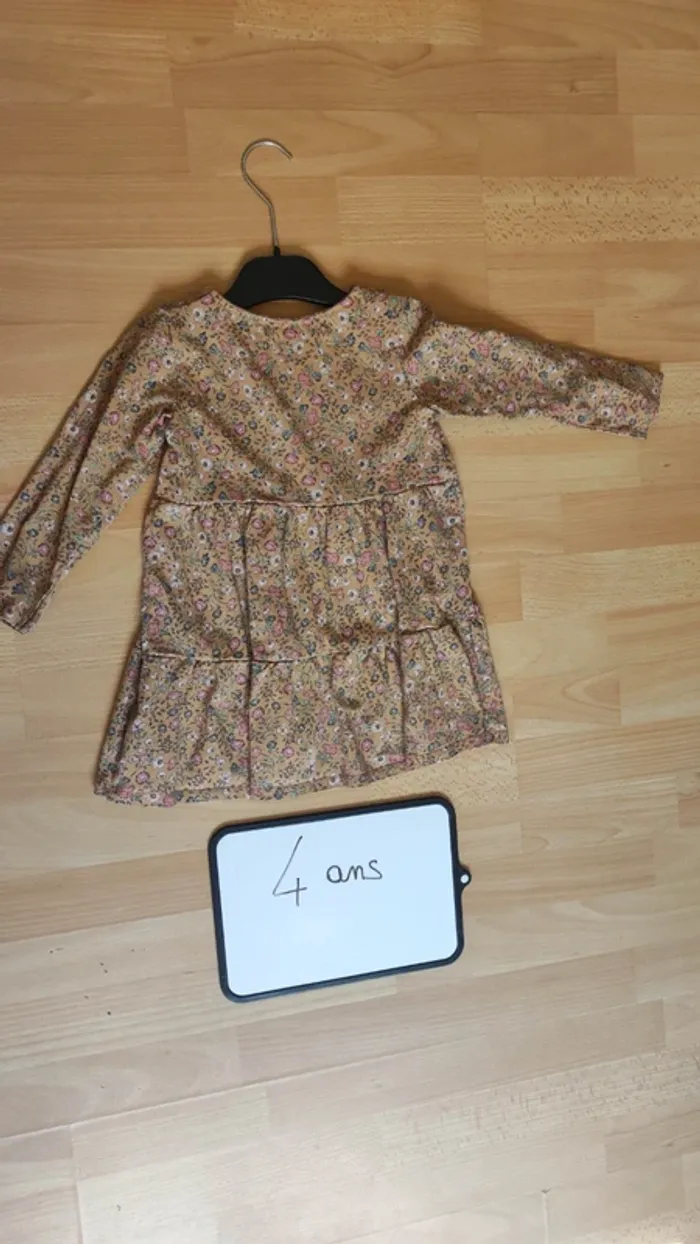 Robe et cardigan taille 4 ans - photo numéro 6