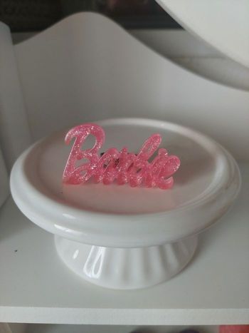 Bague en résine écriture Barbie rose pailleté réglable TBE