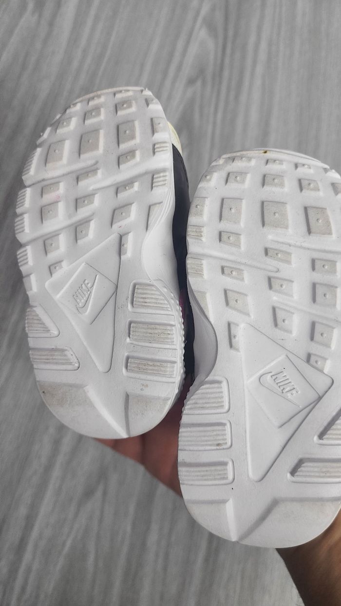 Nike Huarache Bébé Rose Noir Blanche Taille 21 - photo numéro 7