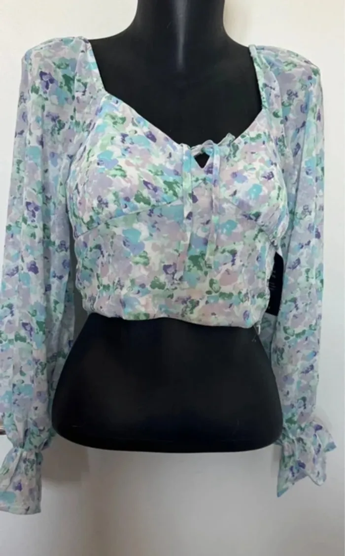 Blouse courte fleurie neuve
