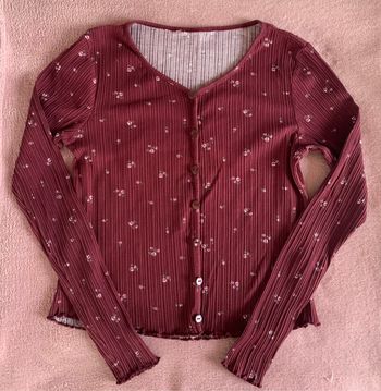 Joli haut bordeaux à fleurs taille 12 ans